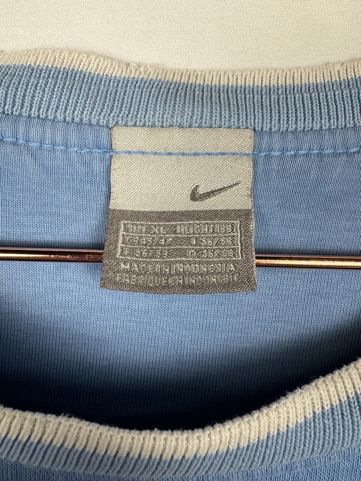 Nike 2000s Vintage Light Blue and Navy Color-Block Sweatshirt