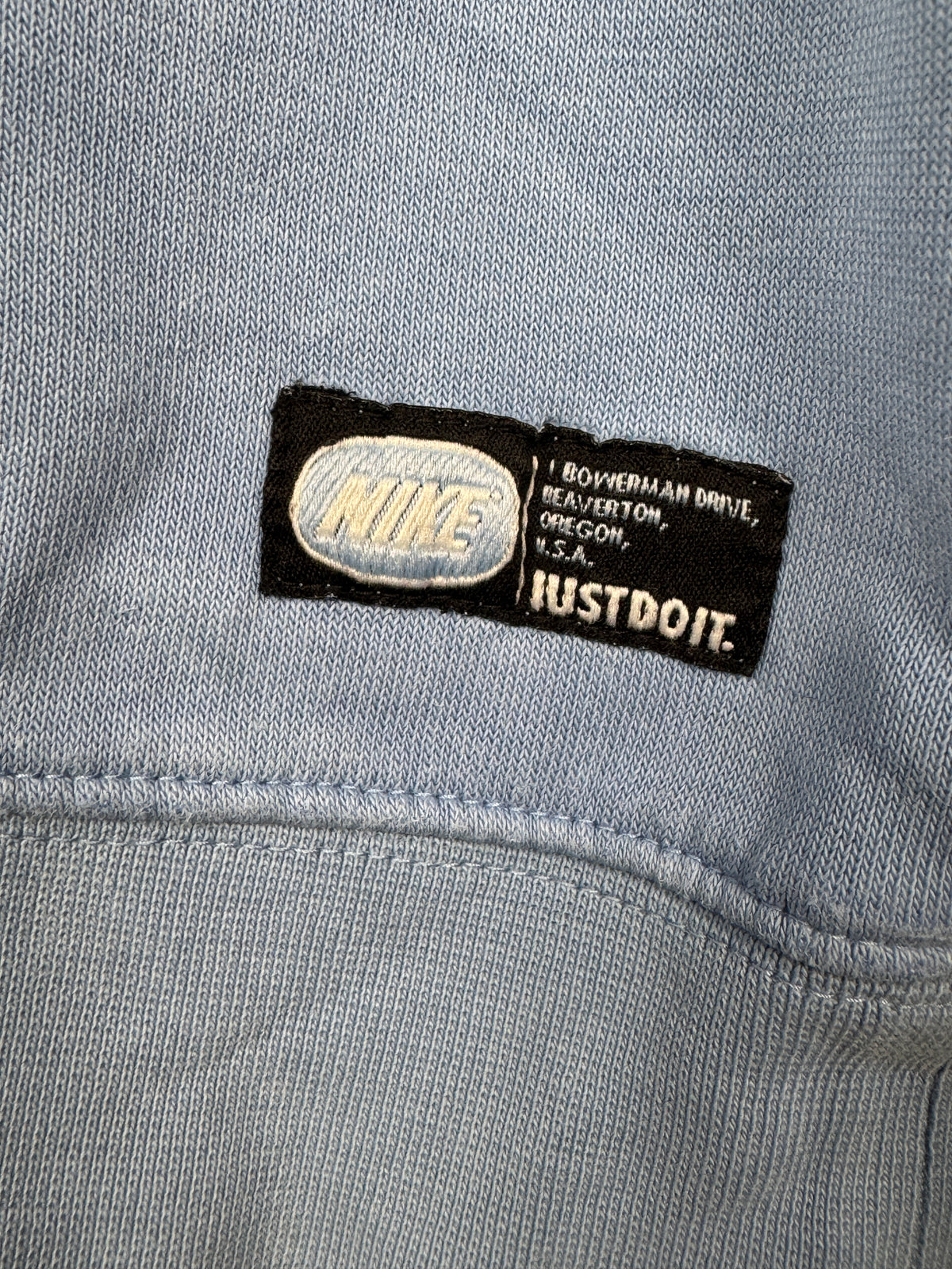 Nike 2000s Vintage Light Blue and Navy Color-Block Sweatshirt